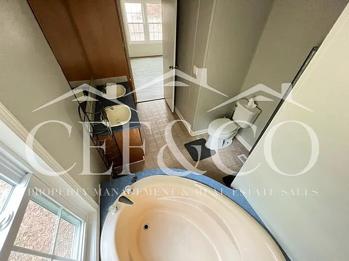 217 Harrison Acres Dr — Photo 8