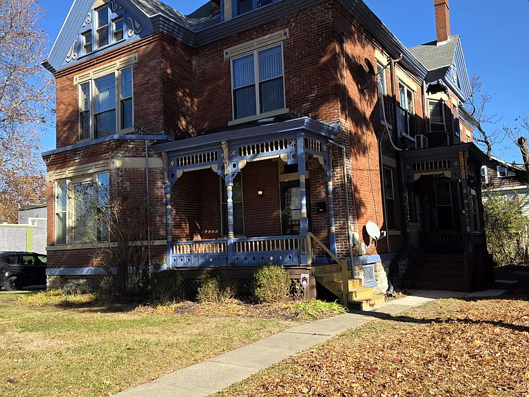 3140 Woodburn Ave — Photo 1