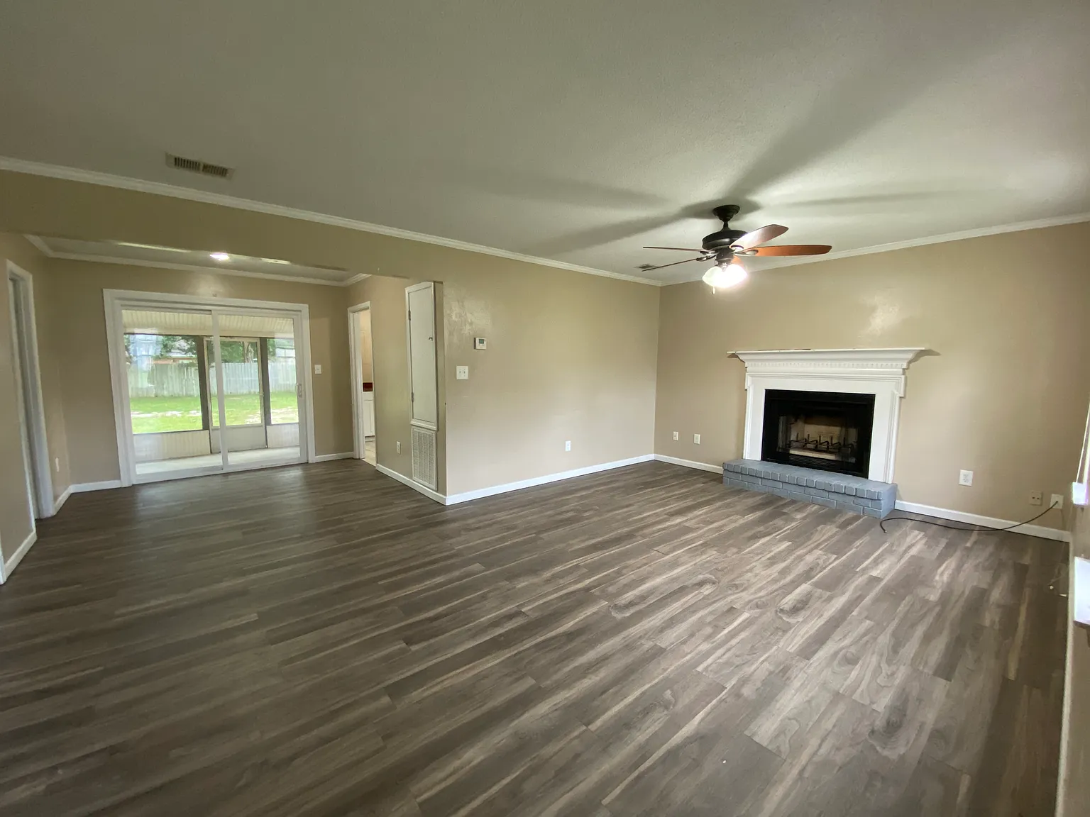 Available Mid-November! Adorable 2 Story Home In Fairhope! — Photo 3