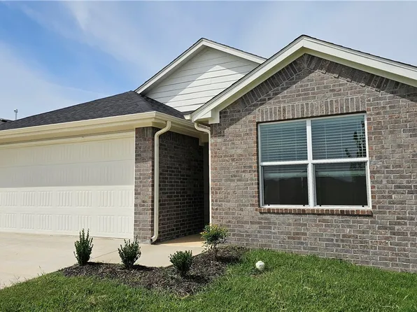 3876 Pinecrest St, Springdale, AR 72764
