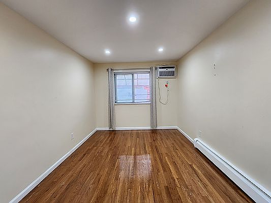 3rd image of 20-50 45th St #1