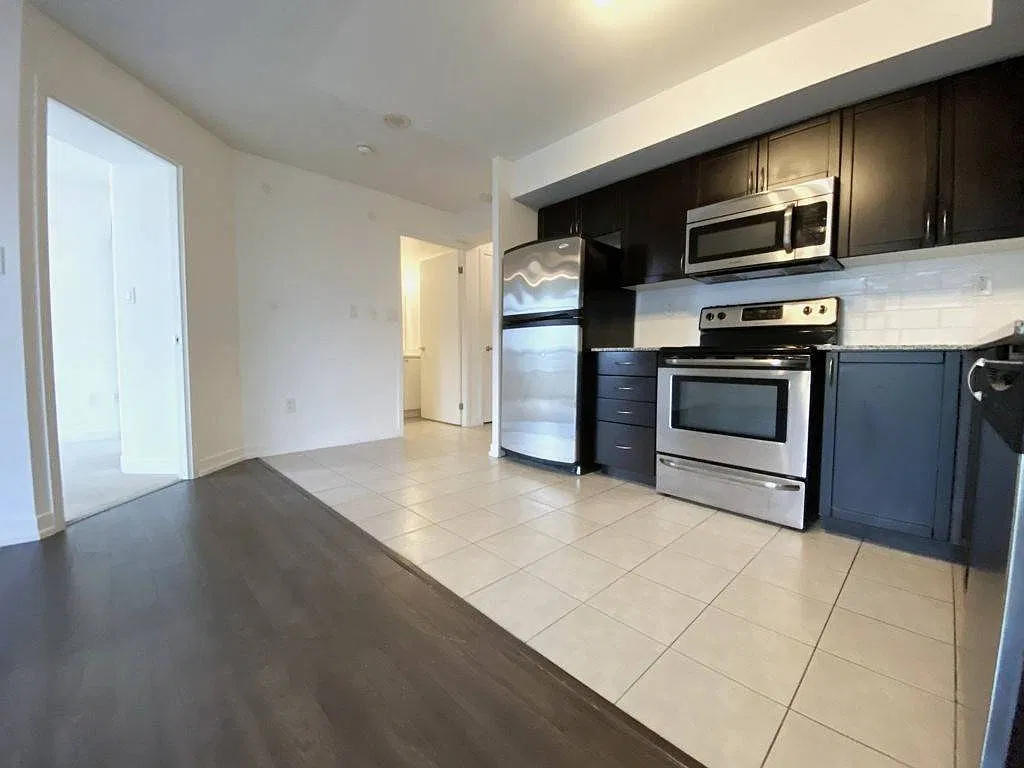 816 Lansdowne Ave - 306 — Photo 3