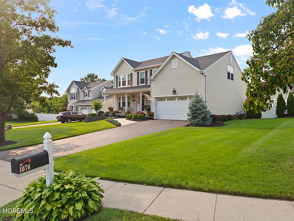 5th image of 1076 White Oak Court