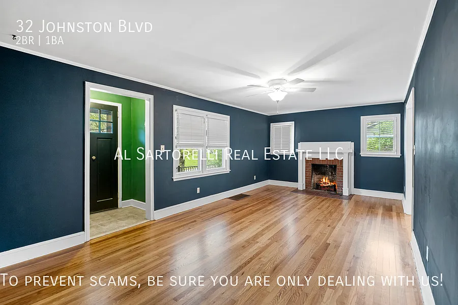 Adorable Bungalow walking distance to Haywood Rd! — Photo 2