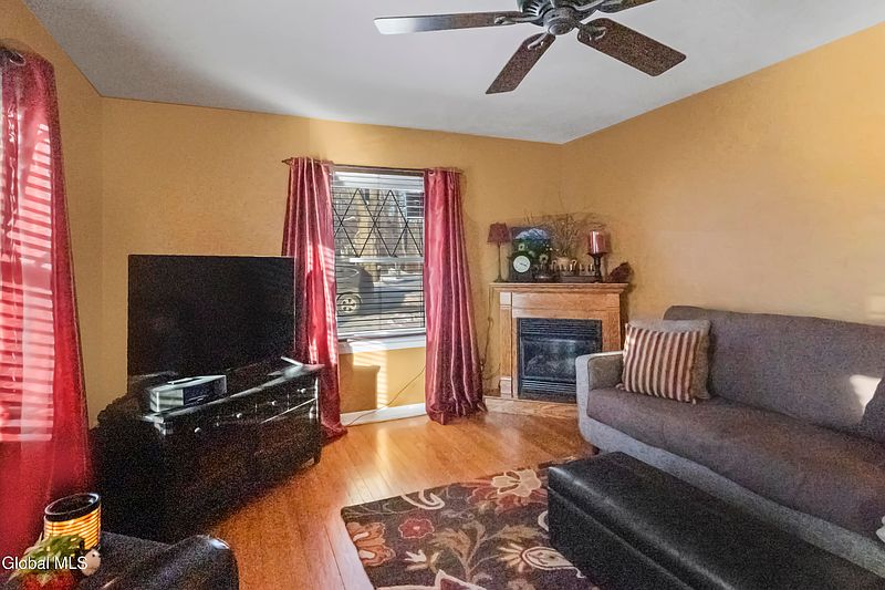 5th image of 2 Hillside Drive