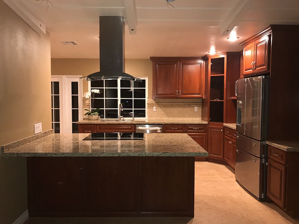 2nd image of 1119 W 15th St