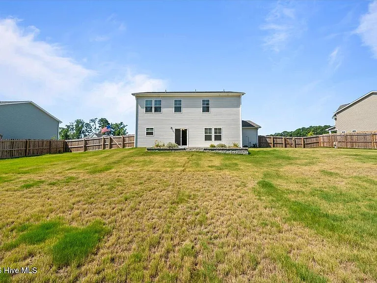 423 Bassett Ln — Photo 32