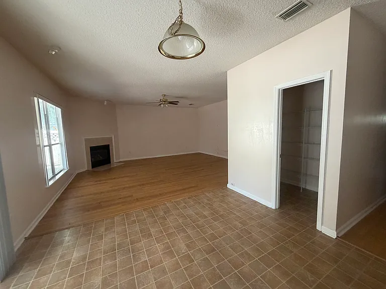 1075 Three Forks Ct — Photo 8