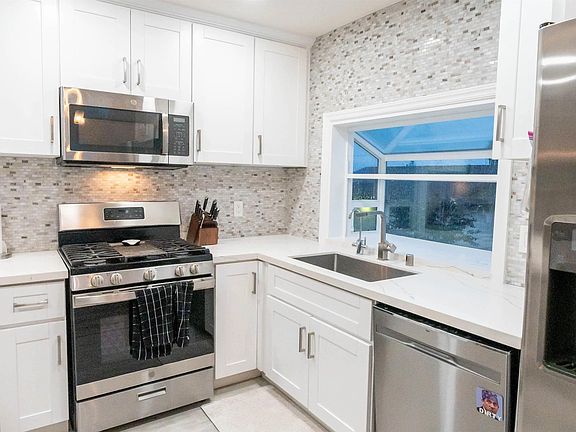 5th image of 832 13th St Unit H