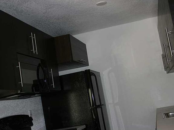 4th image of 1068 E Harwood #1068