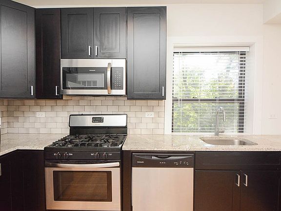 4th image of 2205 W Eastwood Ave #2E