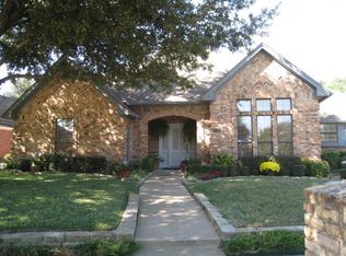 1745 Woodhill Ct, Bedford, TX 76021
