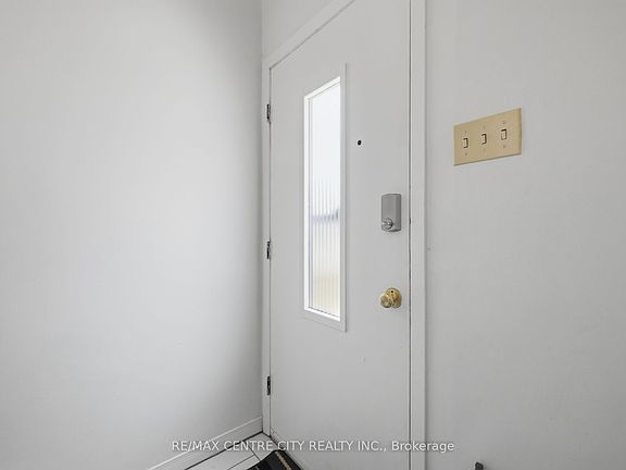 4th image of 1564 Nairn Ave