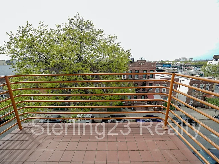 25-21 34th St #4A — Photo 2