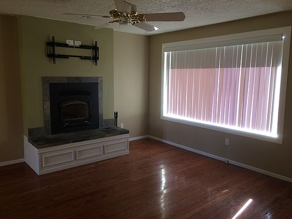 3rd image of 719 NE 152nd Ave