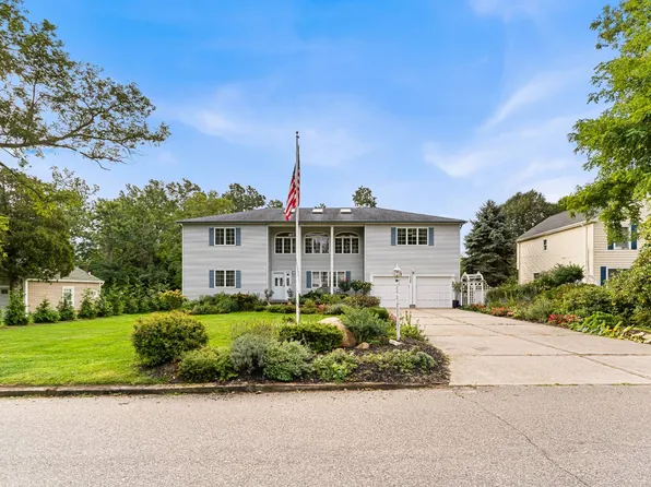 1145 Ruth Rd, Mattituck, NY 11952