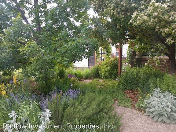 3rd image of 1031 E Austin Ave