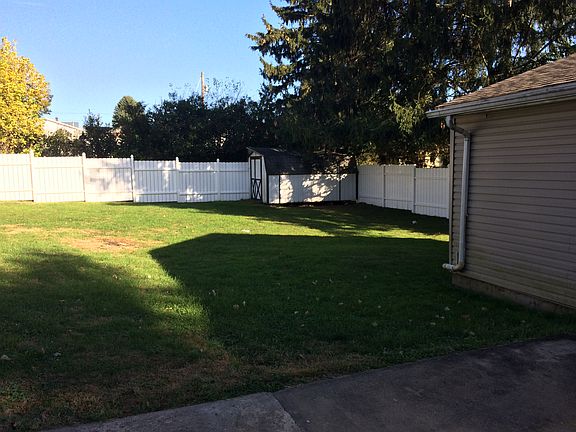 4th image of 1104 Hillcrest Ave