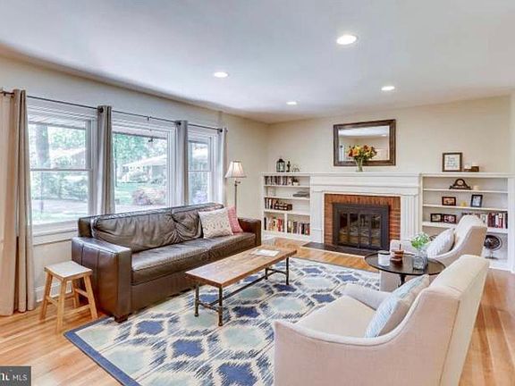 2nd image of 6212 Glenview Ct