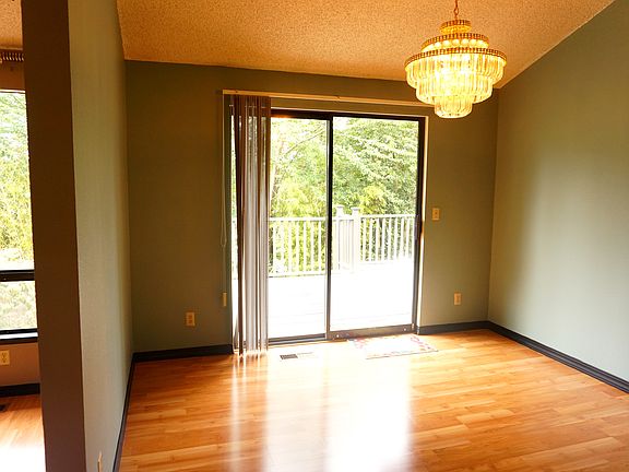 5th image of 731 NE Pinecrest Dr