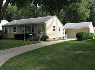 1214 Crestview Dr SE, Cedar Rapids, IA 52403