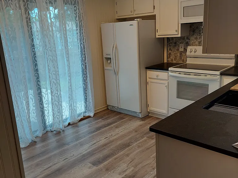1335 Windamere Rd — Photo 16