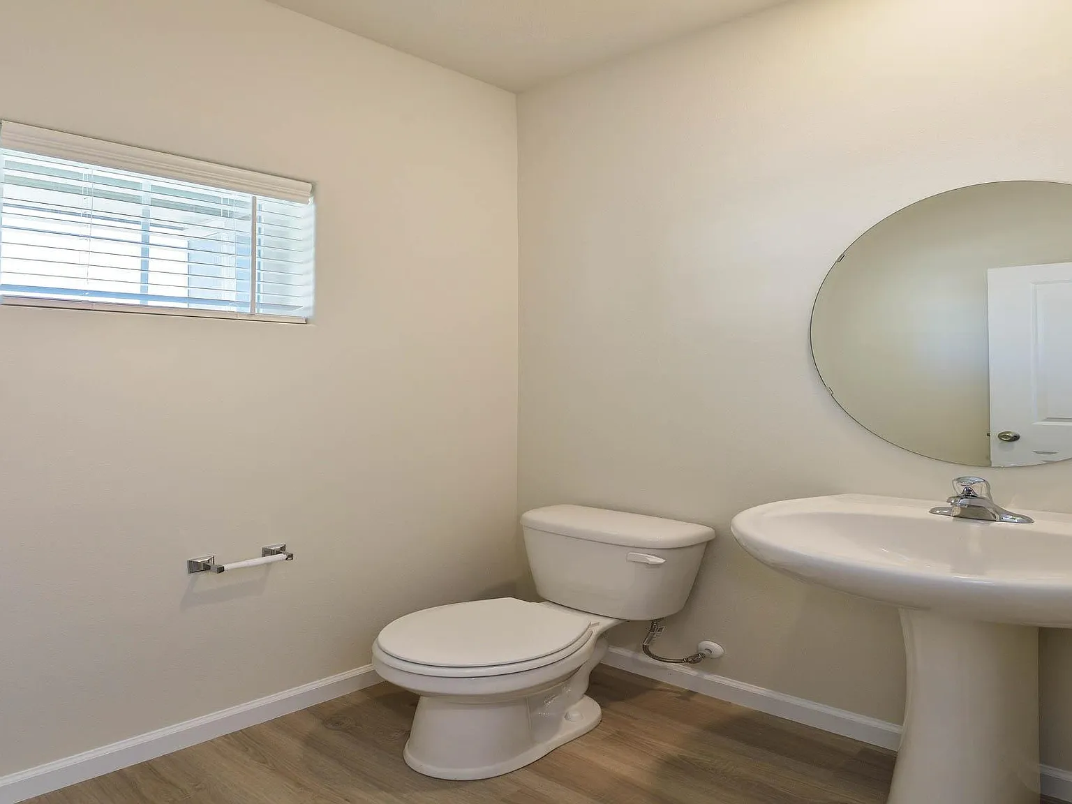 5 bed, 2.5 bath, 2175 sqft, $3,150 — Photo 2