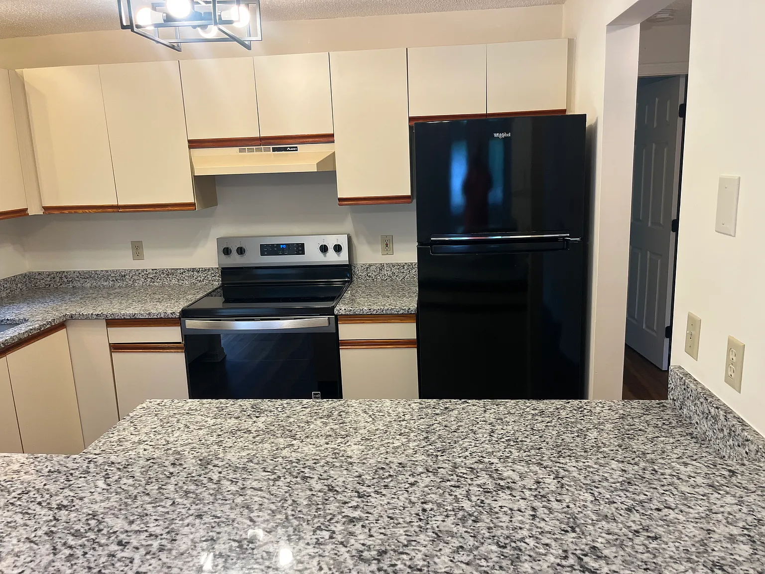 1 bed, 650 sqft, $1,675 — Photo 2