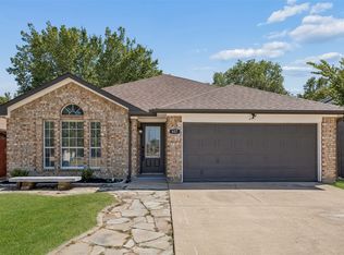 617 Forest Oaks Dr, Grand Prairie, TX 75052