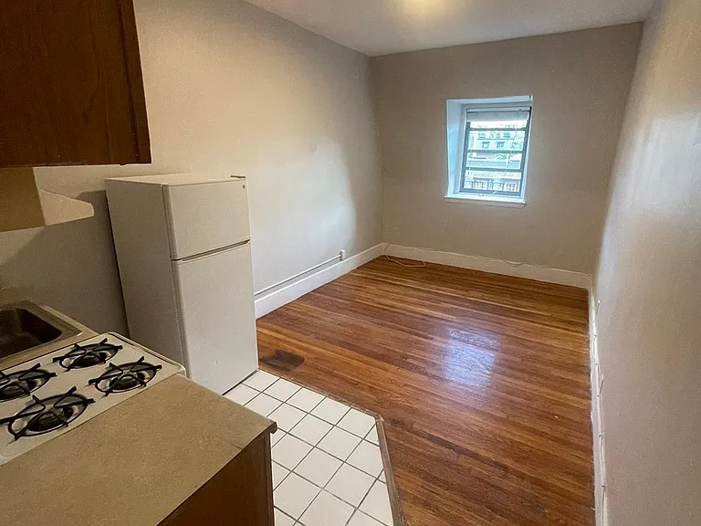 183 Beacon St #5R — Photo 1