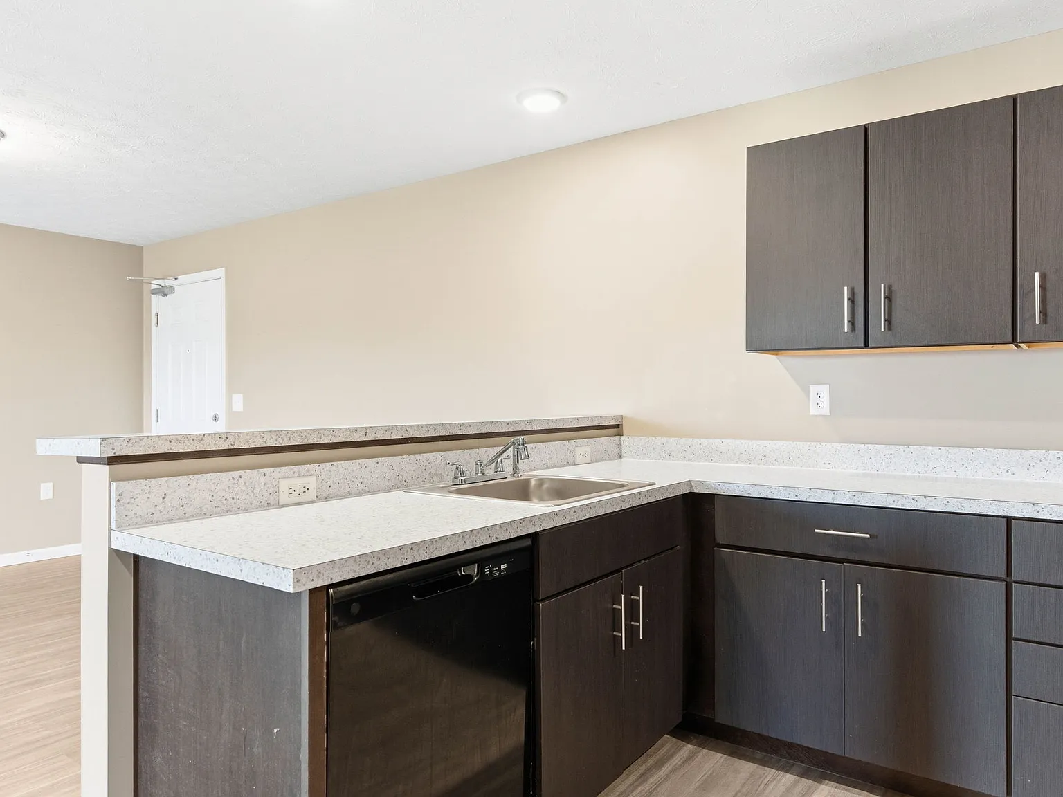 Greenbrier Apartments — Photo 3