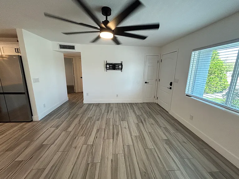 3507 E Claire Dr — Photo 28