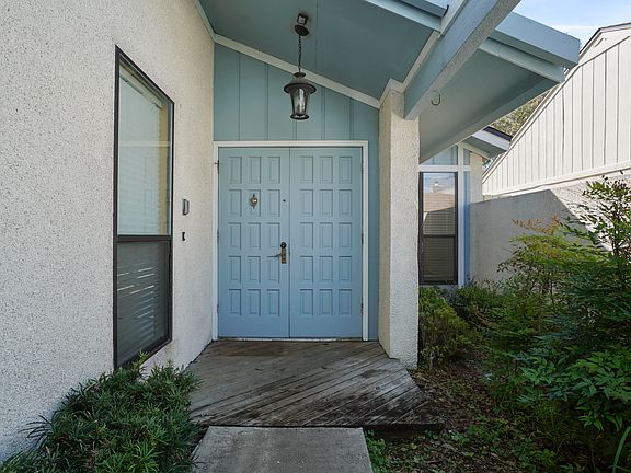 2nd image of 2526 Dauphine Ct W