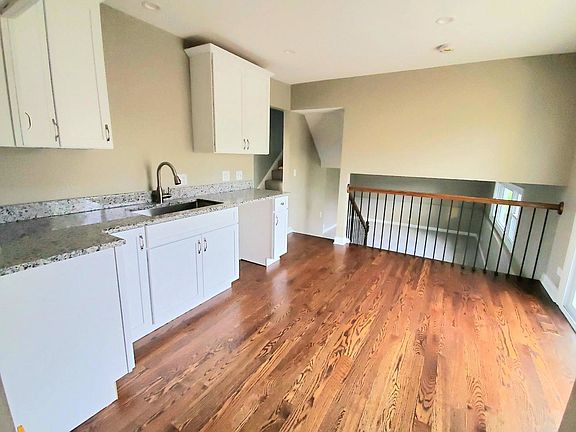 3rd image of 4407 W 142nd St