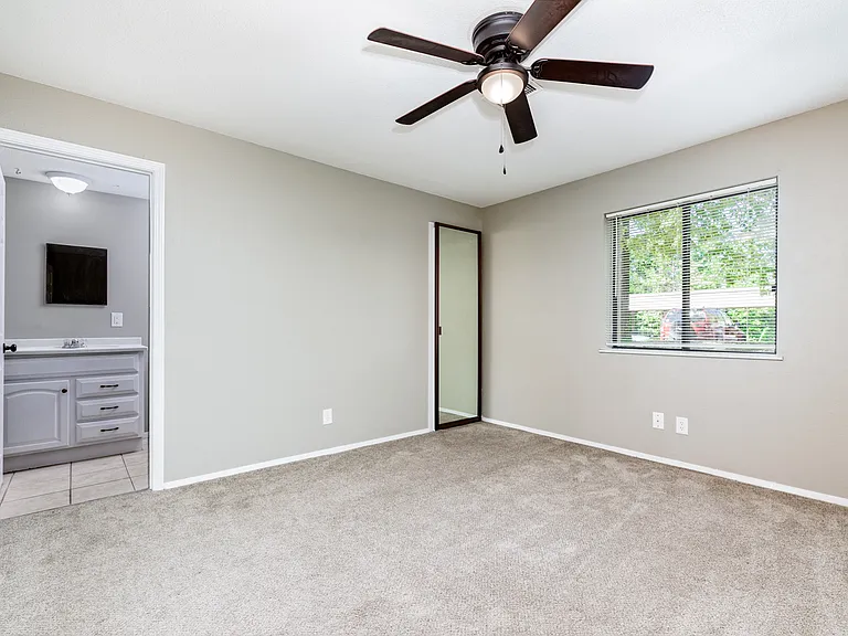 100 Woodhenge Dr — Photo 12
