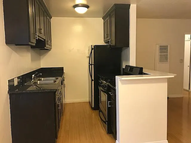 12811 Caswell Ave — Photo 4