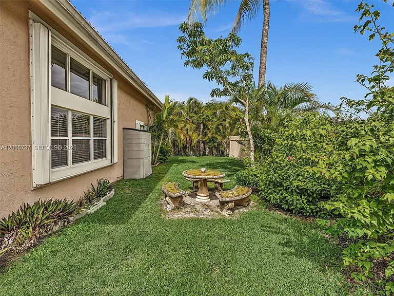 11335 Lake Shore Dr — Photo 32
