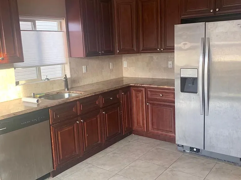632 Britton Ave — Photo 3