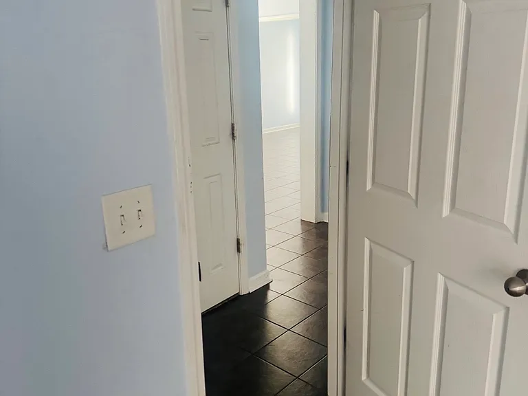 1100 Silvermoon Dr — Photo 7
