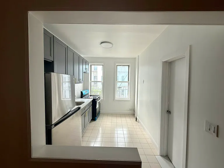 34-44 43rd St #2L — Photo 3