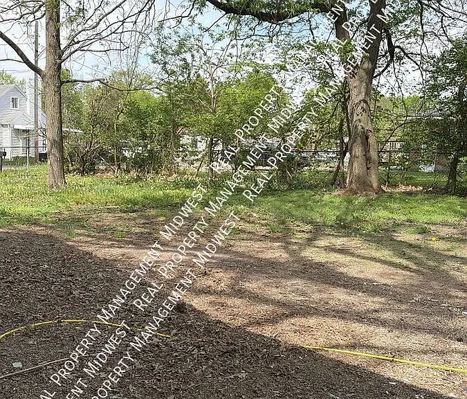 2504 Forest Home Ave — Photo 32
