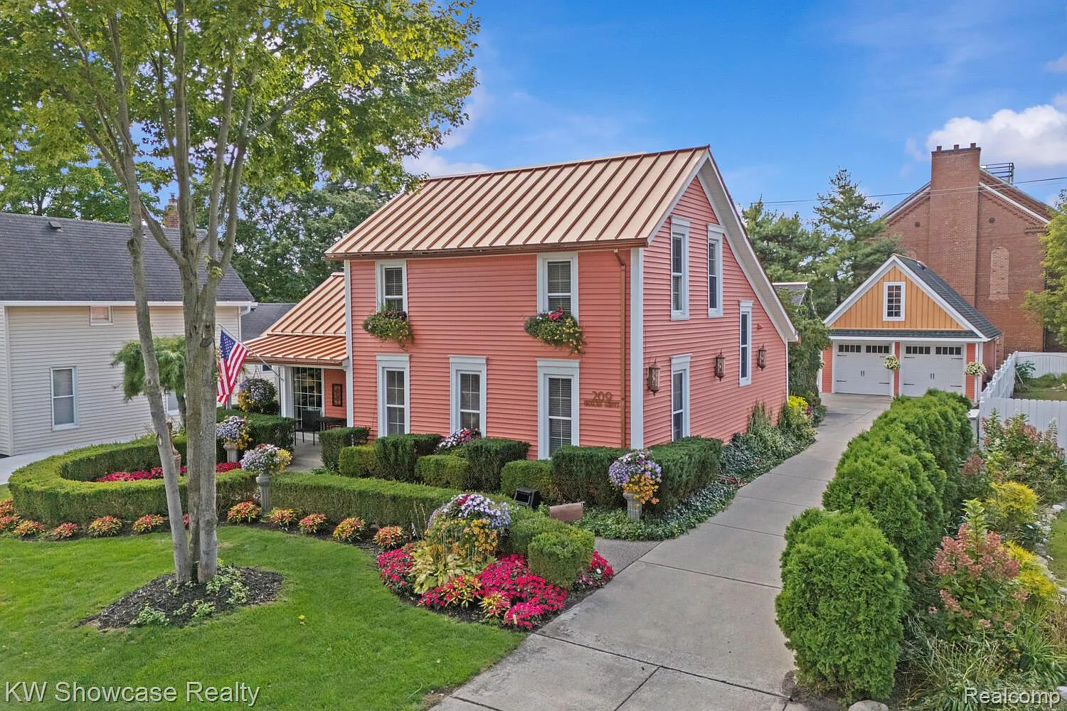 209 Hickory St photo 1