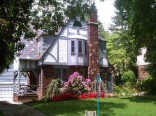 18221 Avon Rd, Jamaica, NY 11432