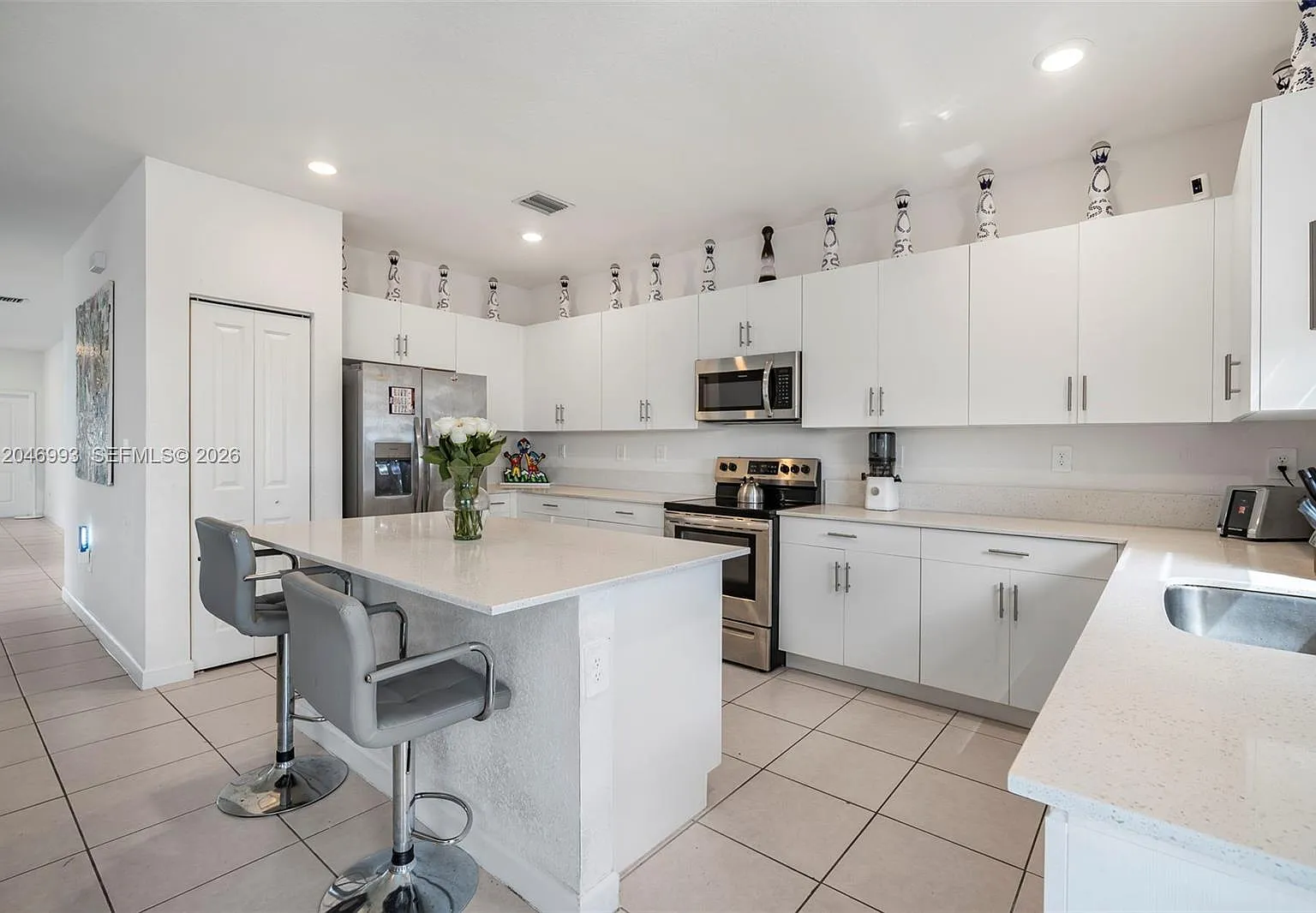 5 bed, 3.5 bath, 3349 sqft, $5,700 — Photo 4