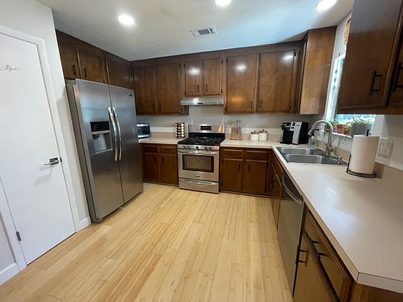 5th image of 6022 NW 37th Dr