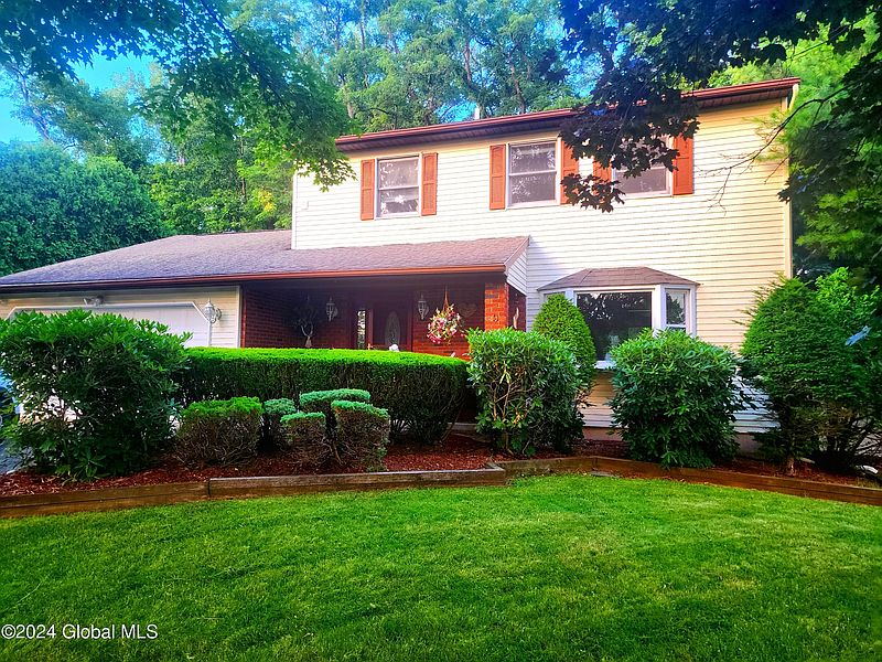 4th image of 9 Rosemary Drive