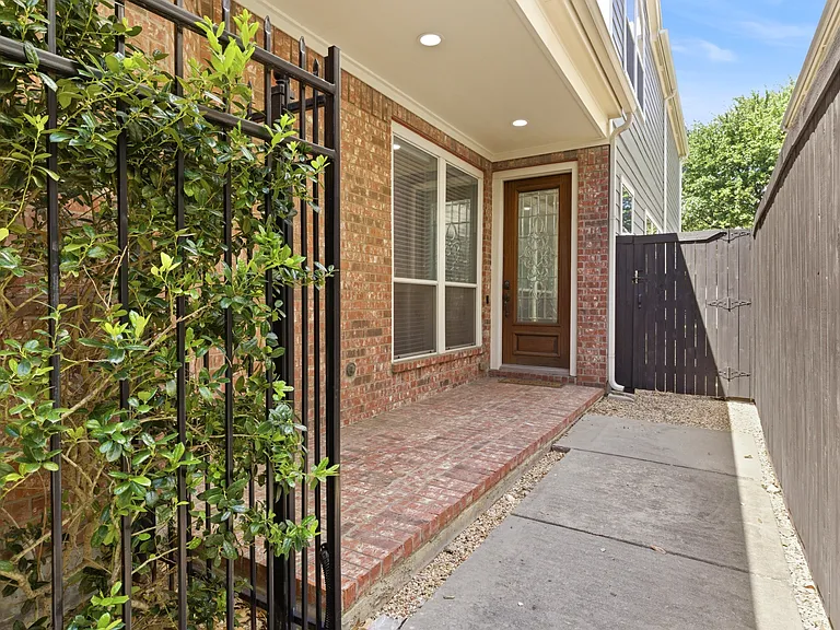 Front entry way with gate access to front door