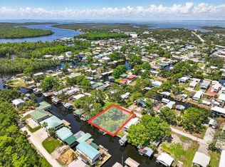 355 SE 241st St, Suwannee, FL 32692