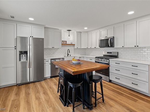 5th image of 54 Pembroke Blvd