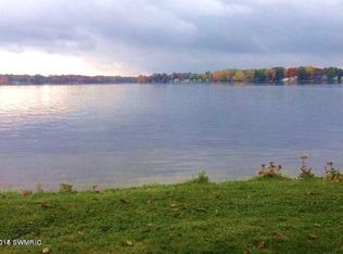 19621 Thompson Ln, Three Rivers, MI 49093